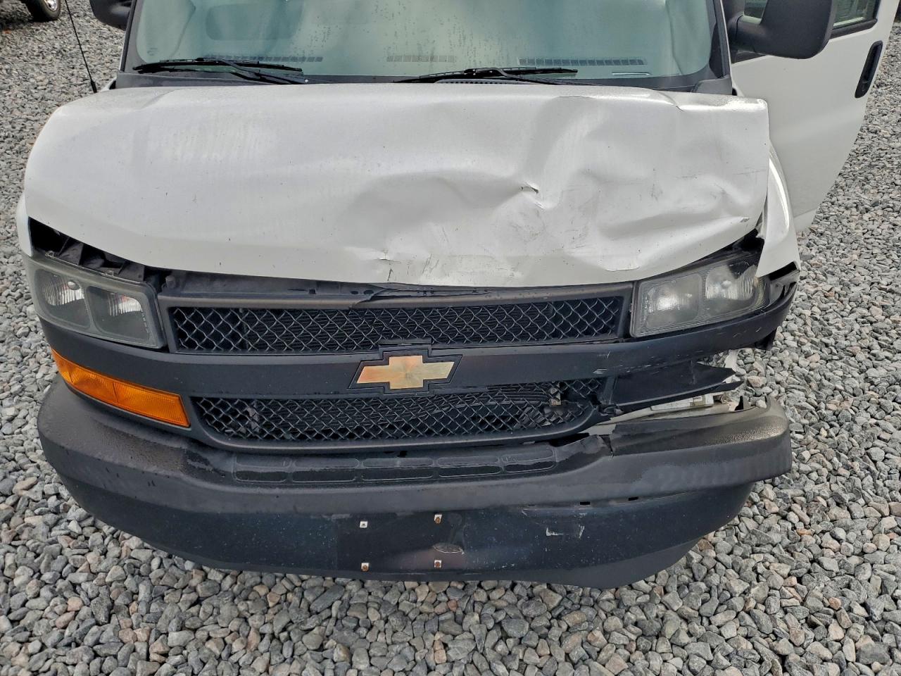 2020 Chevrolet Express G2500 VIN: 1GCWGAFP7L1126421 Lot: 93704215