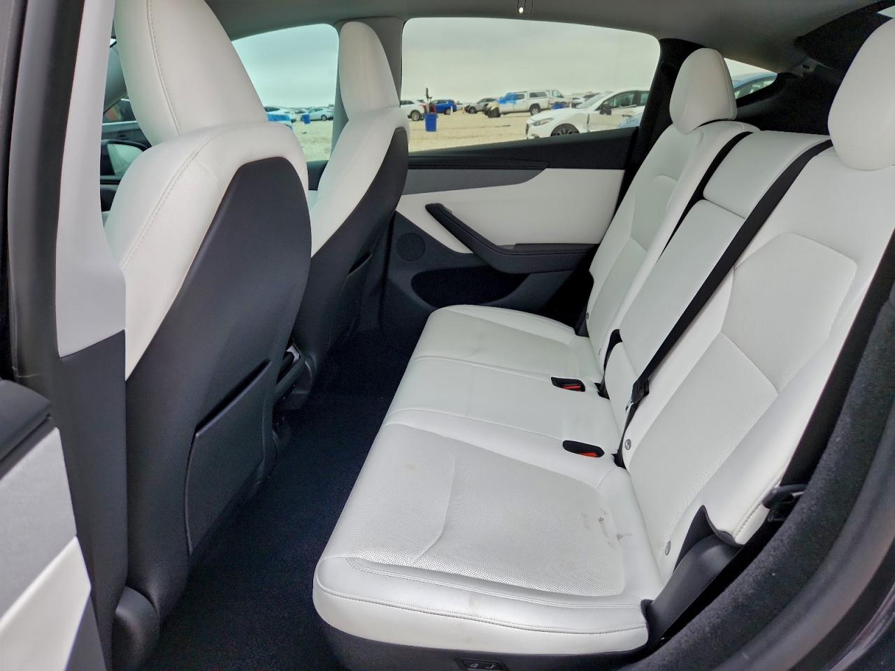 2026 Tesla Model Y VIN: 7SAYGDEE1TA465788 Lot: 93012735