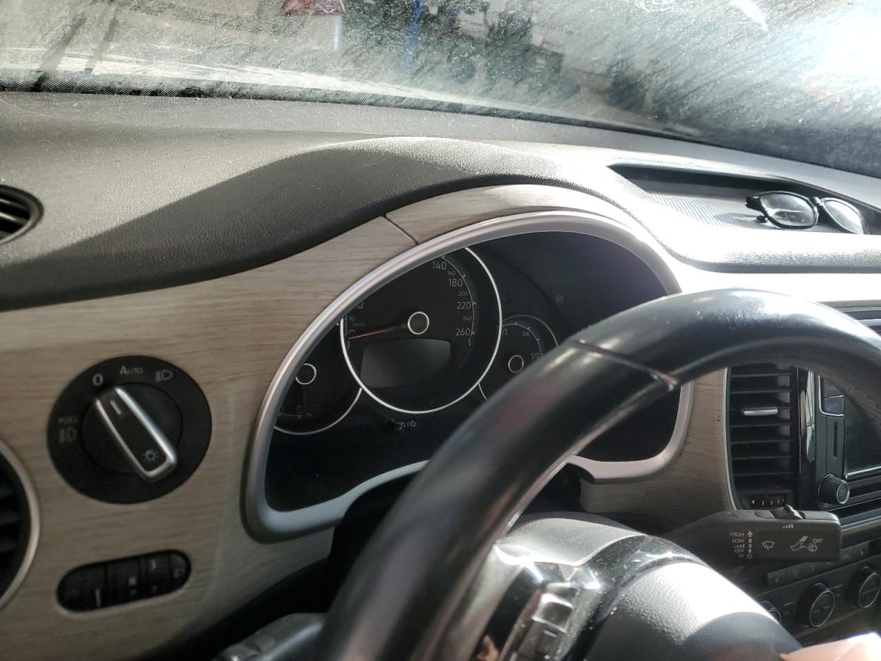 2018 Volkswagen Beetle S VIN: 3VW5DAAT9JM517589 Lot: 93763785