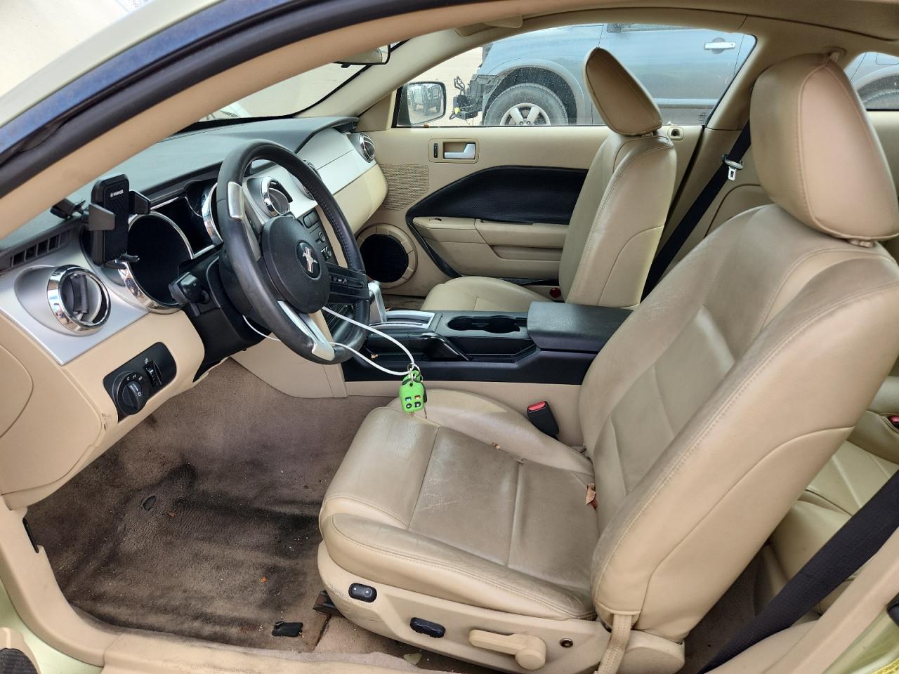 2005 Ford Mustang VIN: 1ZVFT80N655220164 Lot: 92504475