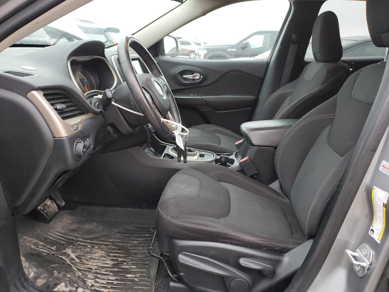 2017 Jeep Cherokee Latitude VIN: 1C4PJLCB2HW502883 Lot: 92589085