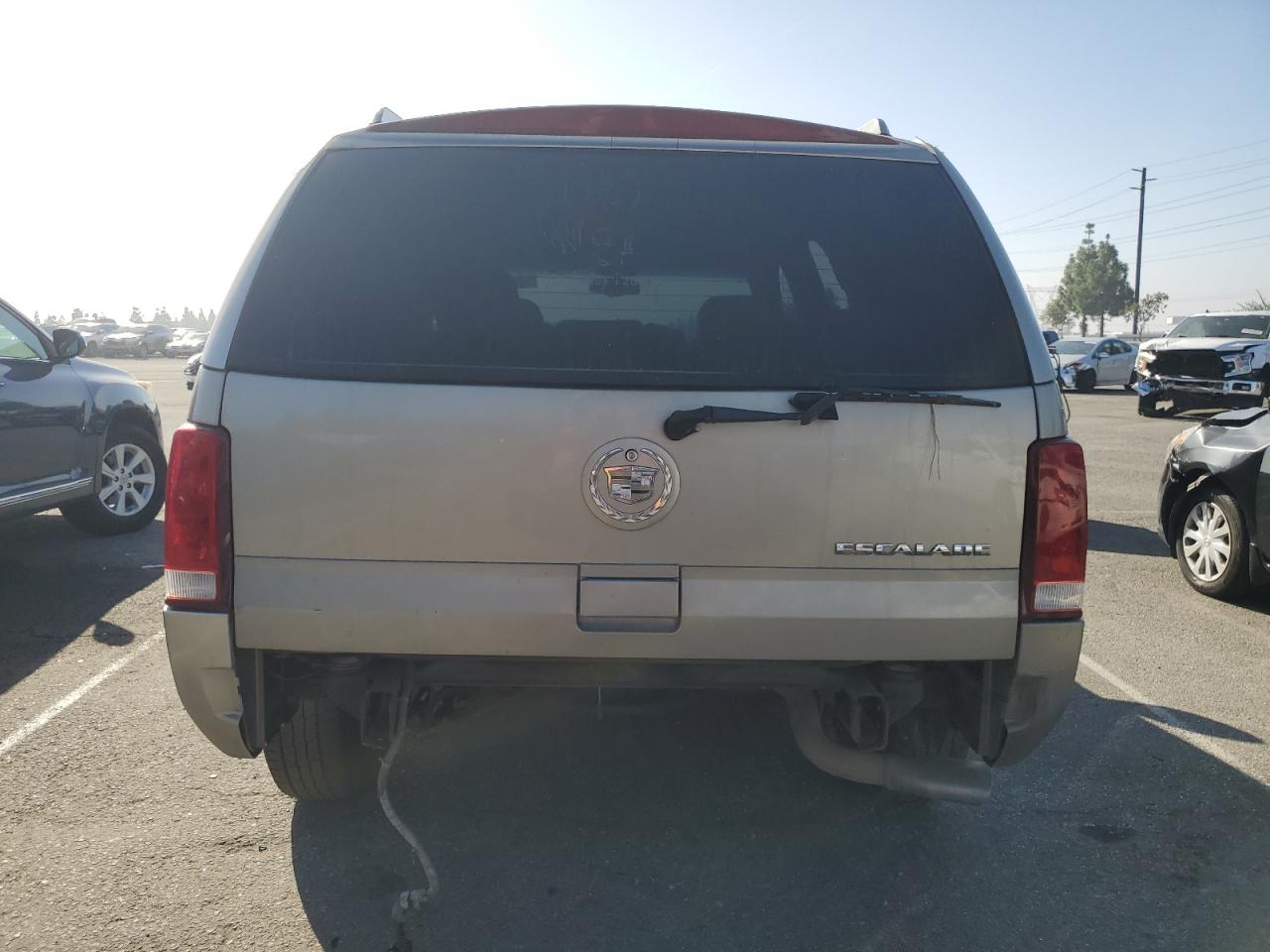 2002 Cadillac Escalade Luxury VIN: 1GYEK63NX2R243057 Lot: 85420345