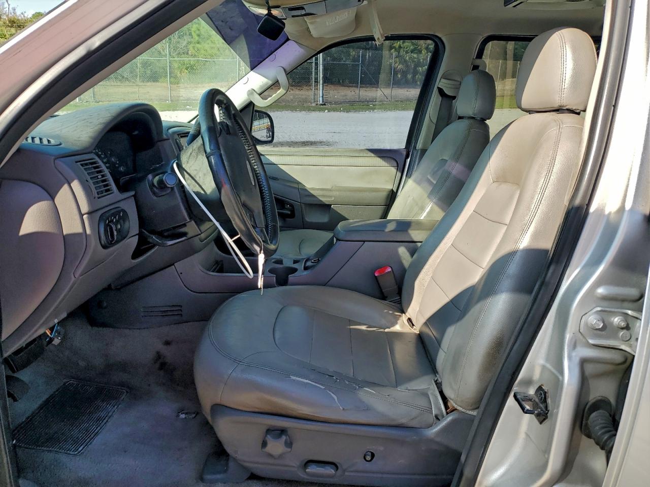 2004 Ford Explorer Xlt VIN: 1FMZU63K94UB32129 Lot: 94245475