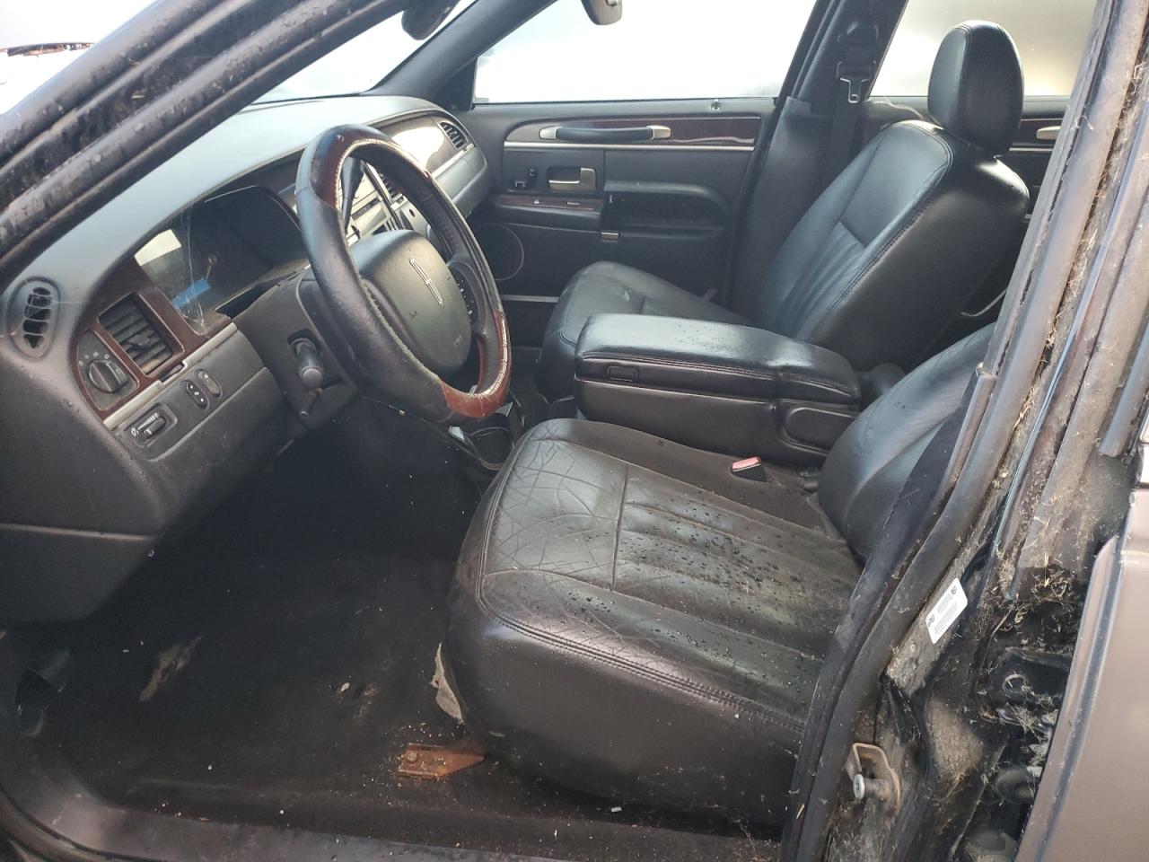 2007 Lincoln Town Car Executive L VIN: 1LNHM84W17Y628113 Lot: 93371595