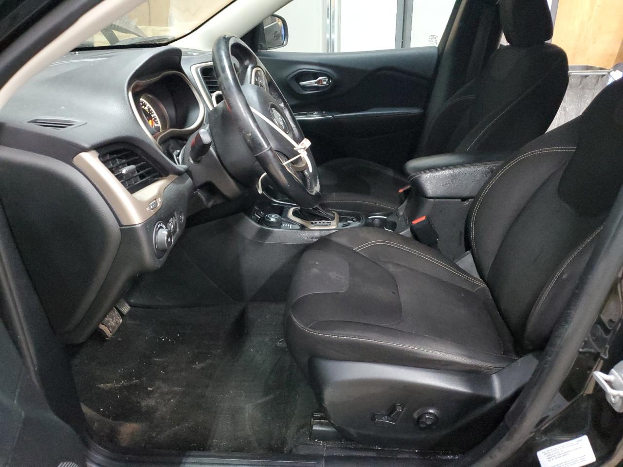 2015 Jeep Cherokee Latitude VIN: 1C4PJMCS7FW501800 Lot: 90997325