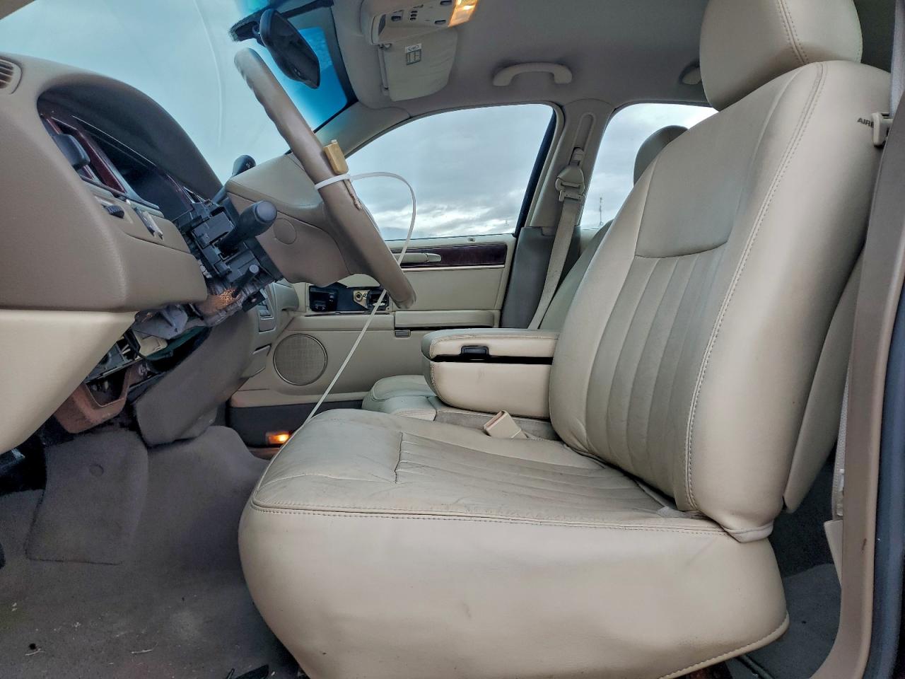 2003 Lincoln Town Car Executive VIN: 1LNHM81W93Y697775 Lot: 94528495