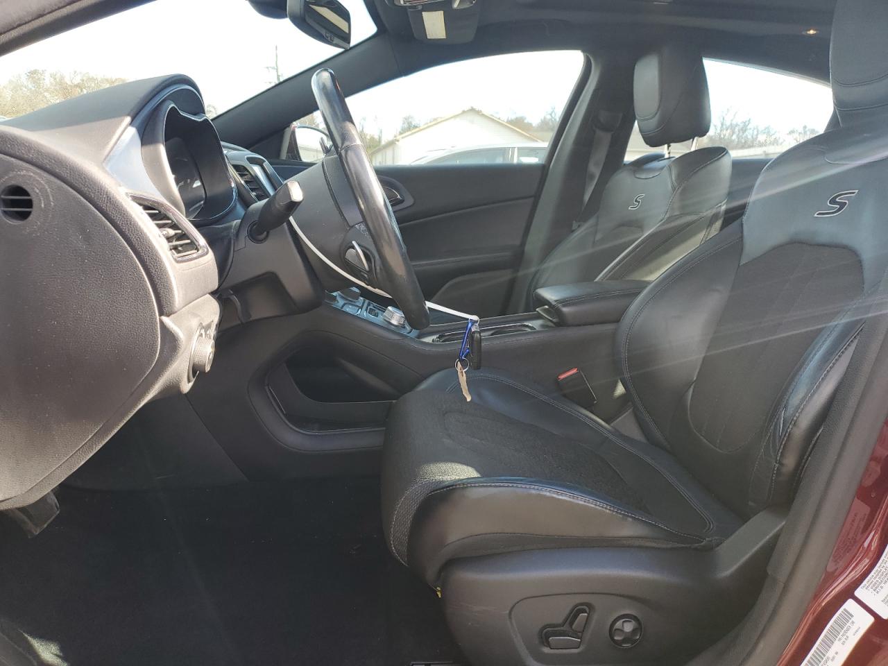 2015 Chrysler 200 S VIN: 1C3CCCDG2FN530581 Lot: 92598865