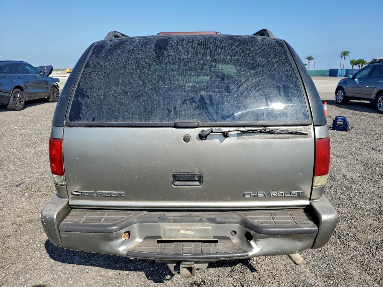 2000 Chevrolet Blazer VIN: 1GNDT13W0Y2247492 Lot: 93885375