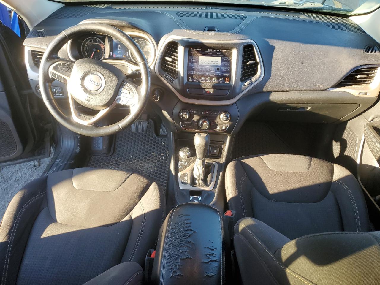 2016 Jeep Cherokee Latitude VIN: 1C4PJMCS2GW296727 Lot: 93226515