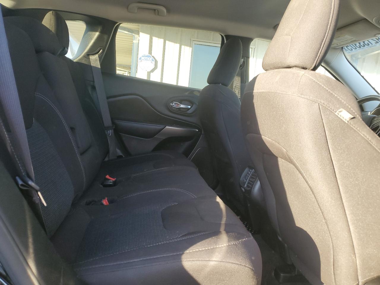 2020 Jeep Cherokee Latitude VIN: 1C4PJLCB6LD631990 Lot: 92133305