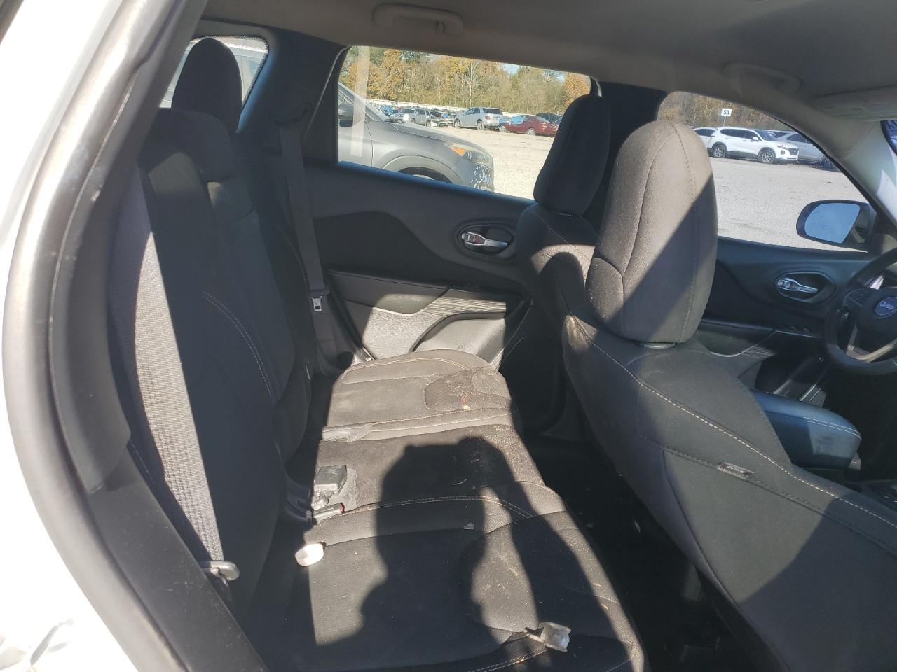 2016 Jeep Cherokee Latitude VIN: 1C4PJLCS9GW233408 Lot: 92429405