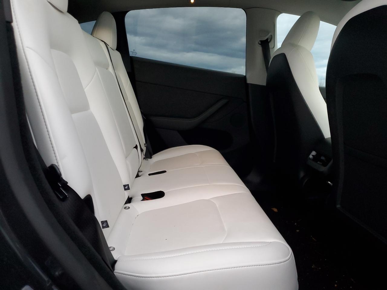 2025 Tesla Model Y VIN: 7SAYGDEFXSA352283 Lot: 92280315