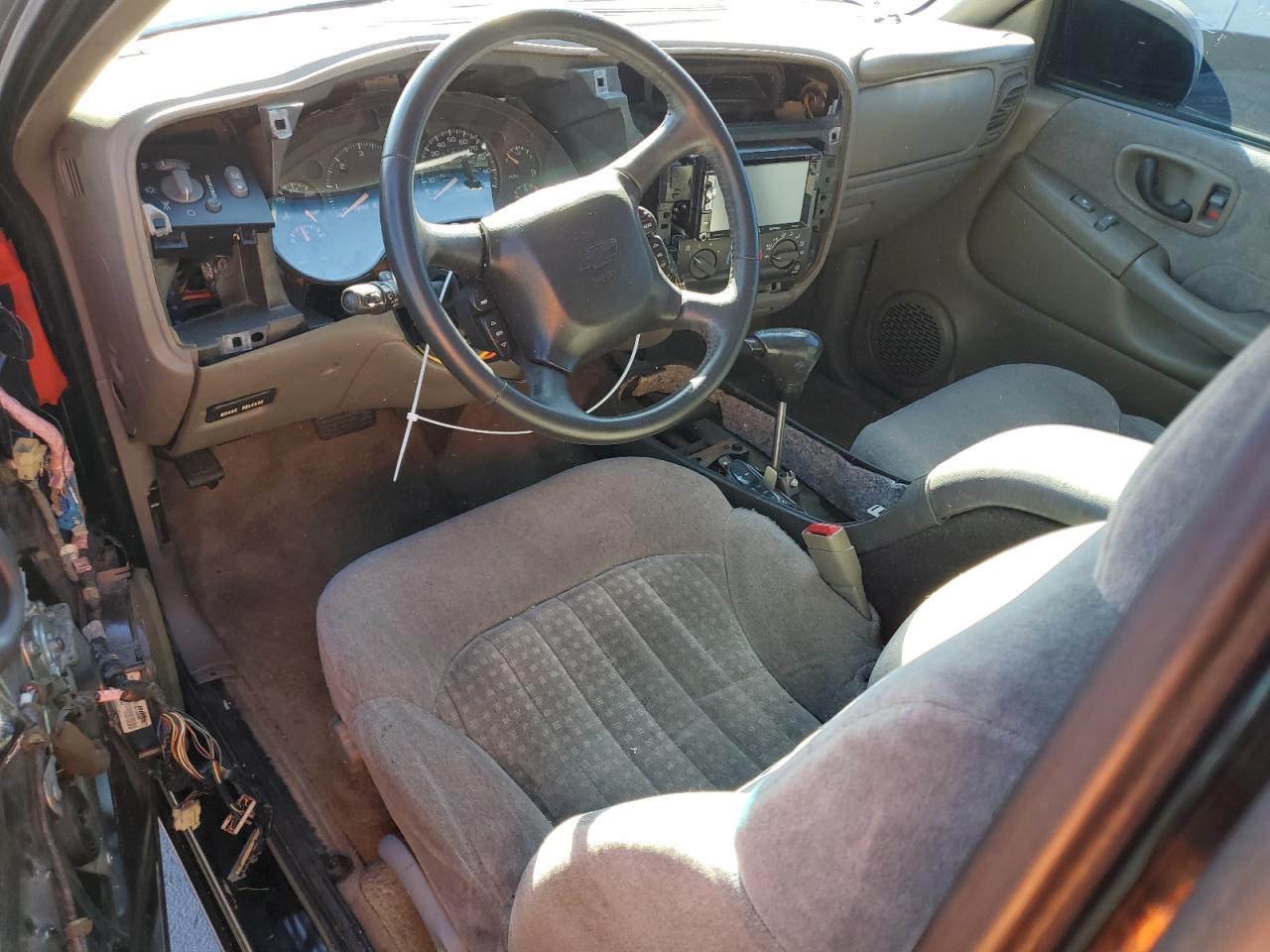 2002 Chevrolet Blazer VIN: 1GNCS18W72K147369 Lot: 91331725