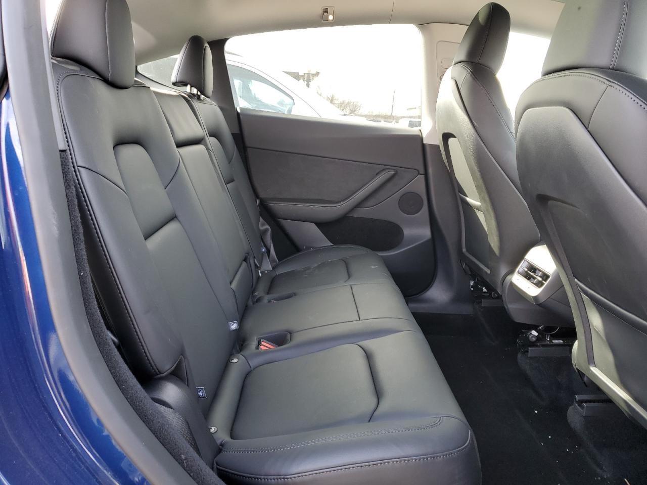 2024 Tesla Model Y VIN: 7SAYGDEDXRF208826 Lot: 92085795