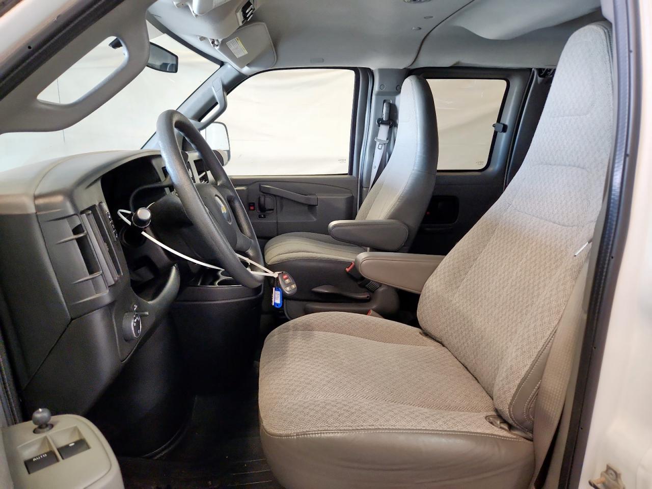 2017 Chevrolet Express G2500 Lt VIN: 1GAWGFFFXH1204811 Lot: 92673835