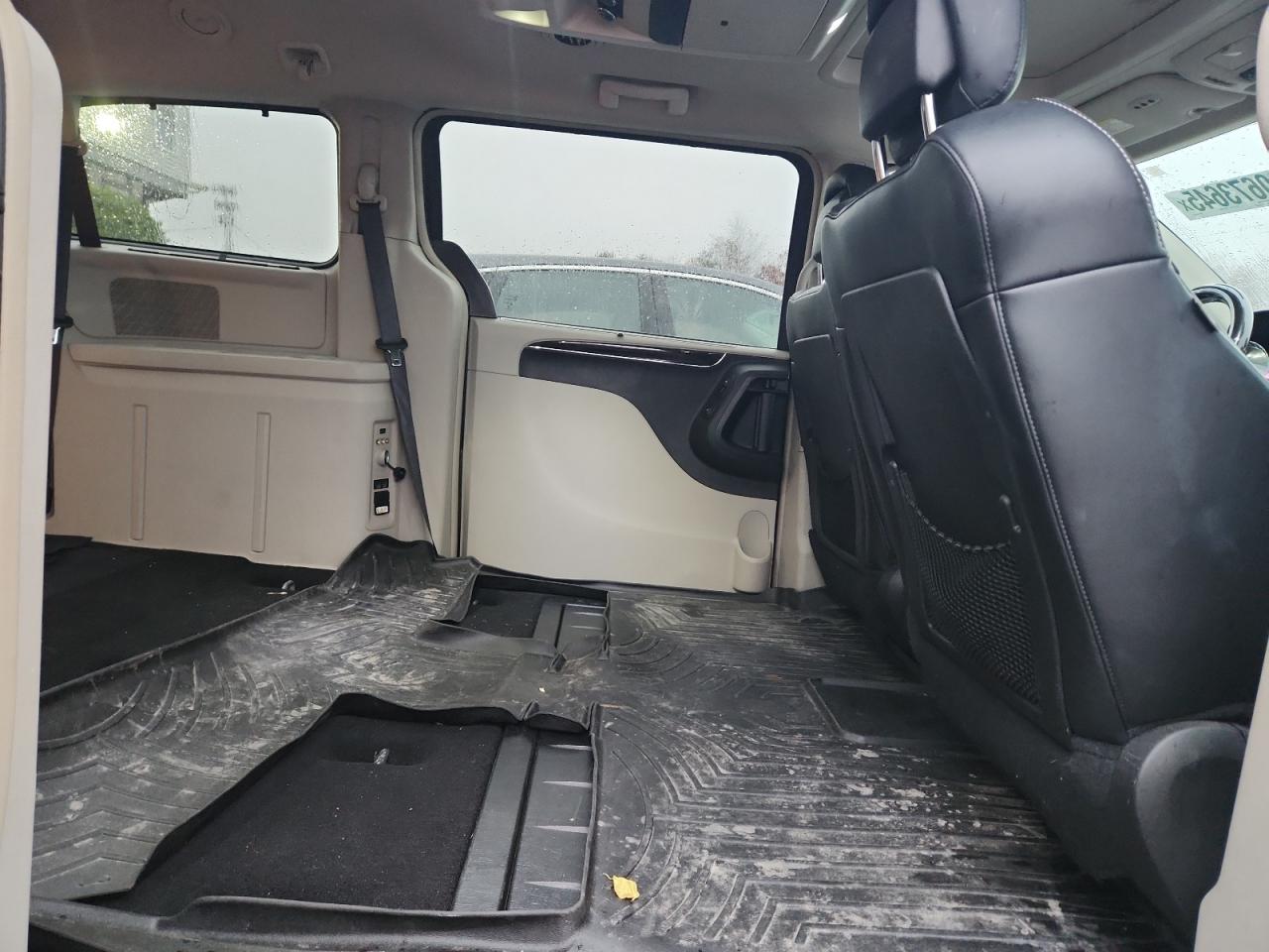 2015 Chrysler Town & Country Limited Platinum VIN: 2C4RC1GG0FR655863 Lot: 90673645