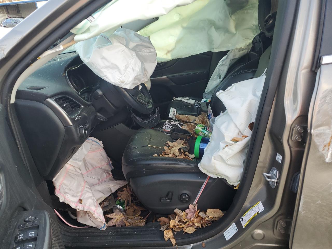 2019 Jeep Cherokee Latitude Plus VIN: 1C4PJLLB9KD185414 Lot: 91797395