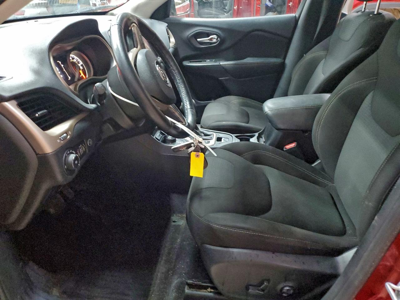 2017 Jeep Cherokee Latitude VIN: 1C4PJMCS3HW530309 Lot: 93110665