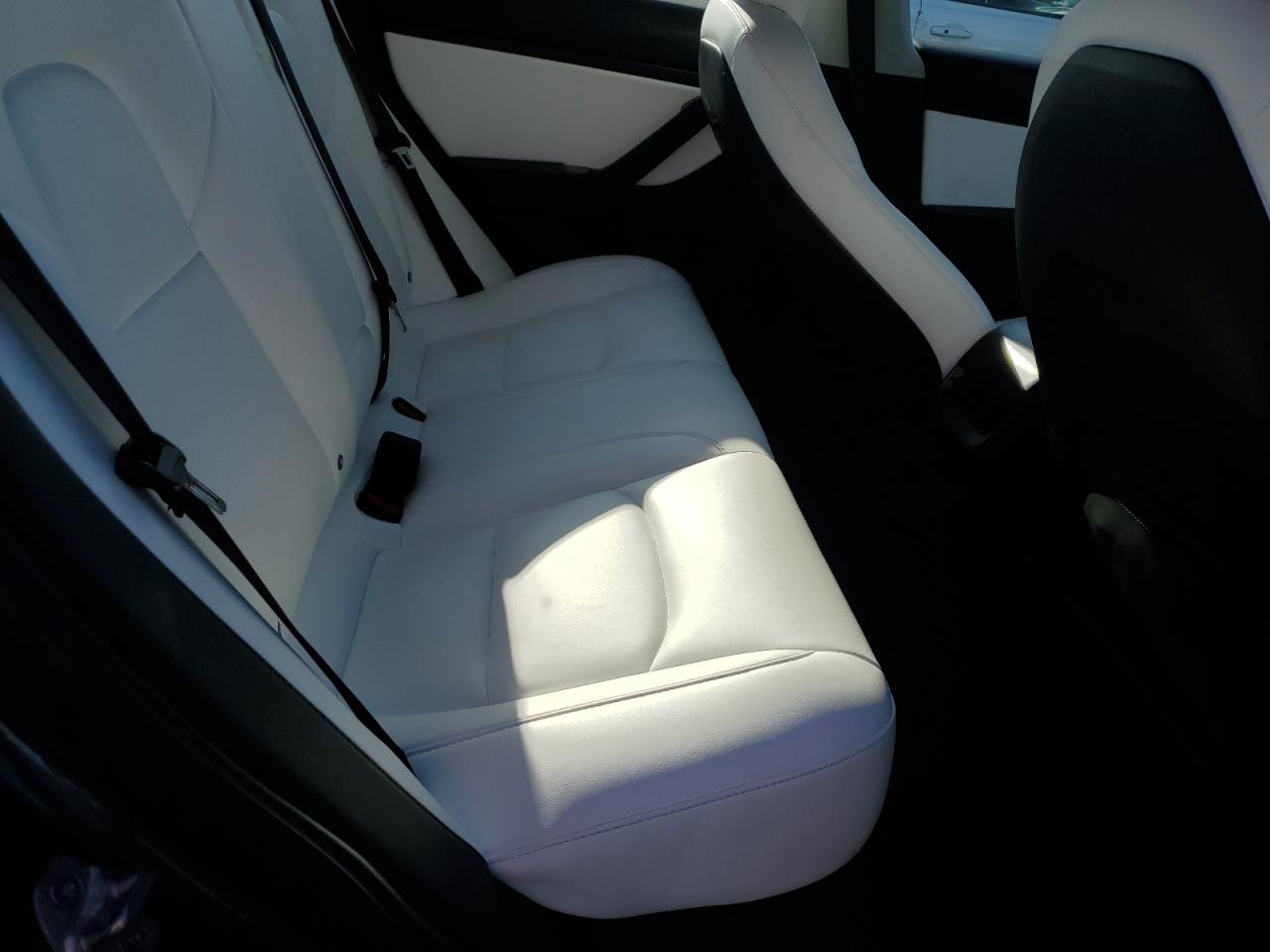 2018 Tesla Model 3 VIN: 5YJ3E1EB5JF182781 Lot: 92291005