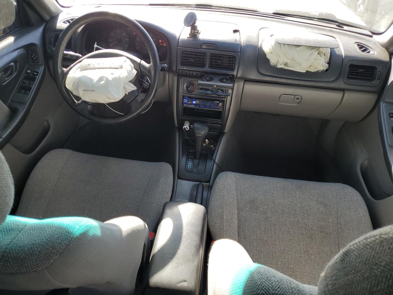 2001 Subaru Forester L VIN: JF1SF63581H723928 Lot: 92165415