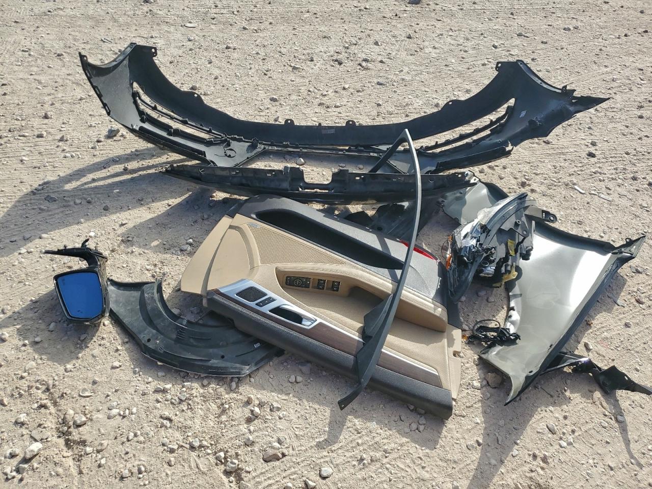 2015 Hyundai Genesis 3.8L VIN: KMHGN4JE2FU032818 Lot: 94365065