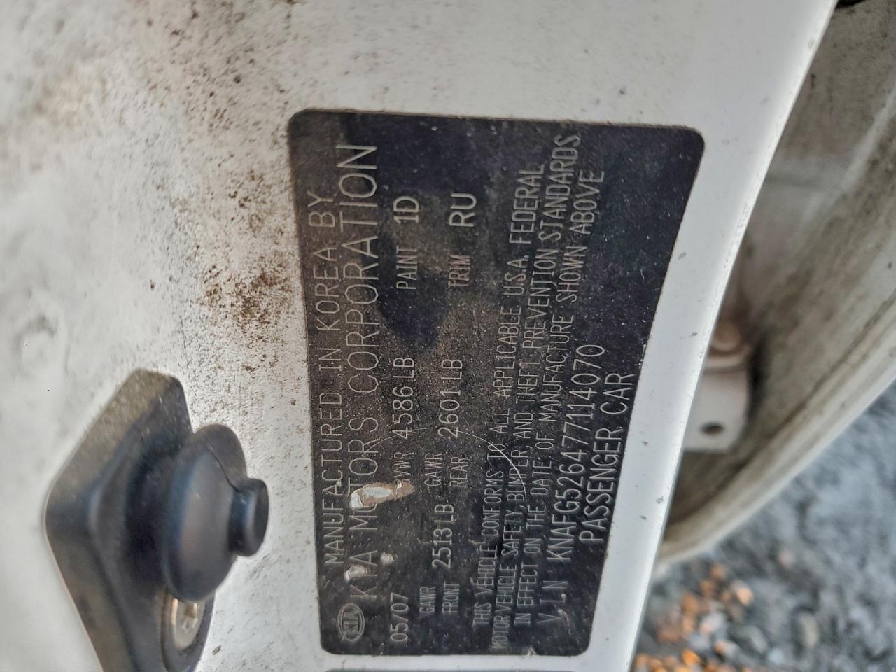 2007 Kia Rondo Lx VIN: KNAFG526477114070 Lot: 93333175