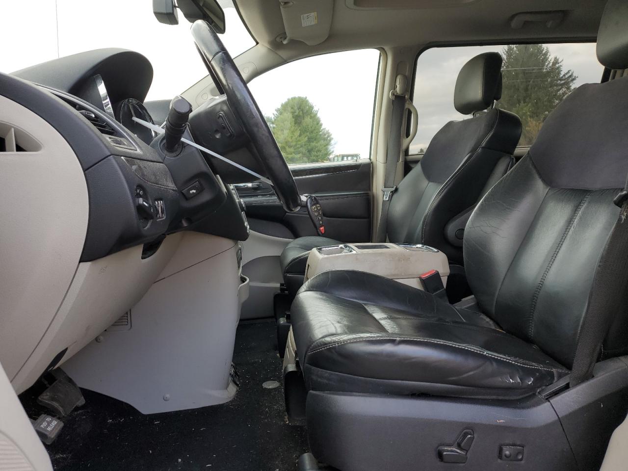 2011 Chrysler Town & Country Limited VIN: 2A4RR6DG2BR758707 Lot: 92102145