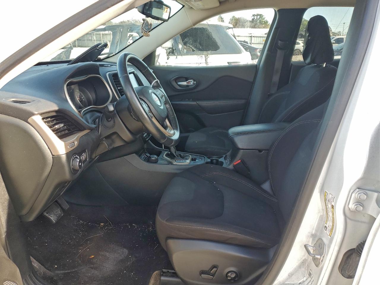 2016 Jeep Cherokee Latitude VIN: 1C4PJMCB5GW197500 Lot: 94343725