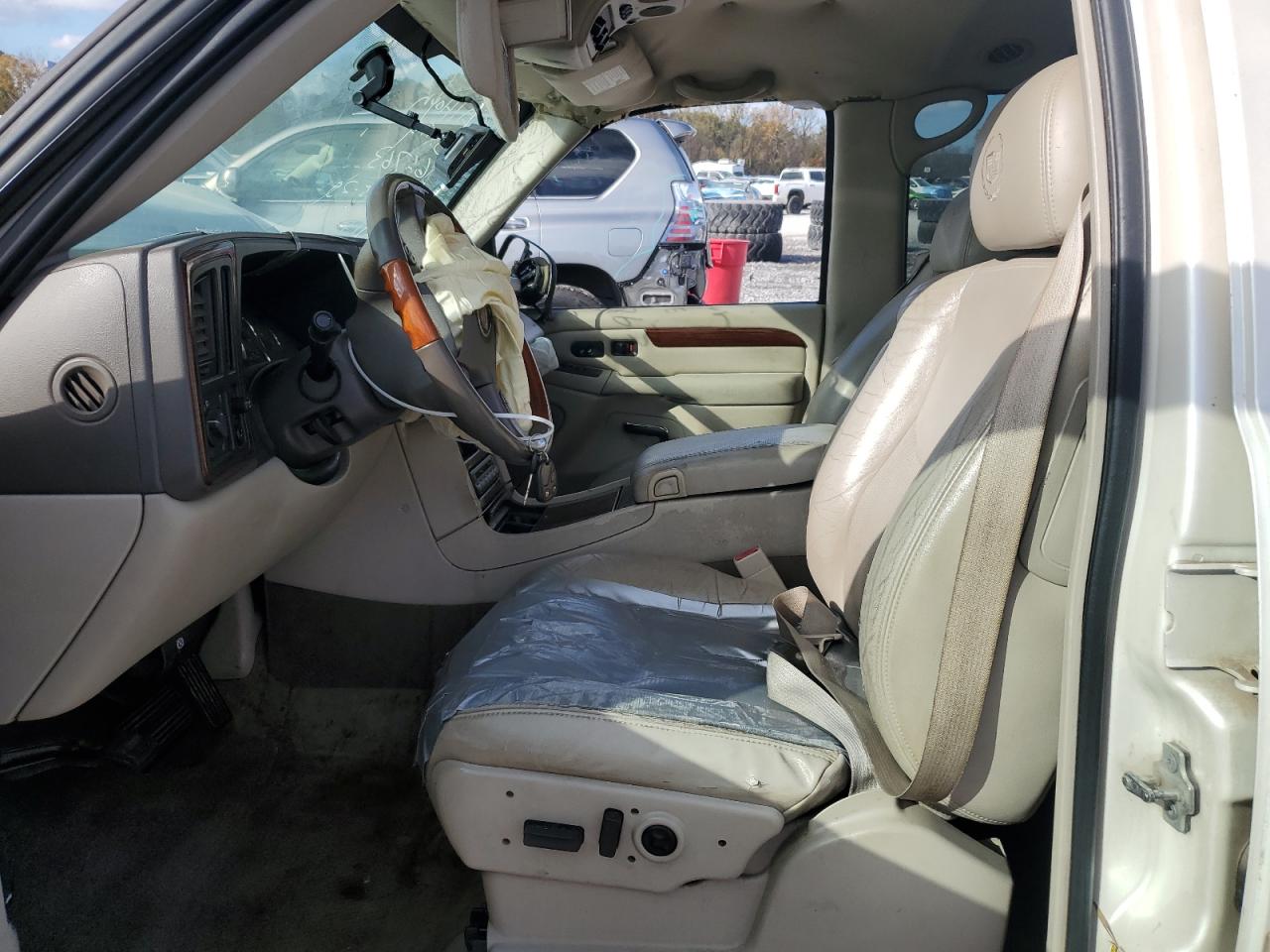 2004 Cadillac Escalade Luxury VIN: 1GYEK63N54R231837 Lot: 92447235