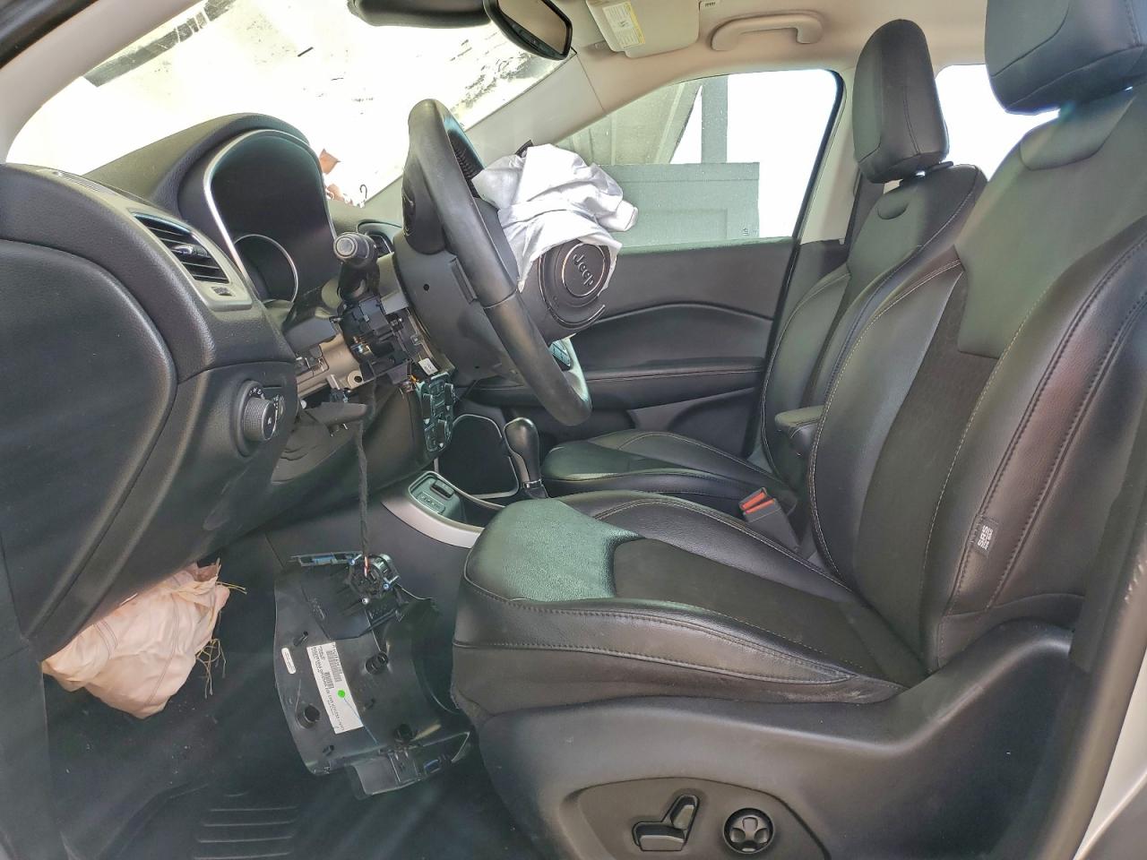 2018 Jeep Compass Latitude VIN: 3C4NJCBB9JT194230 Lot: 93777195