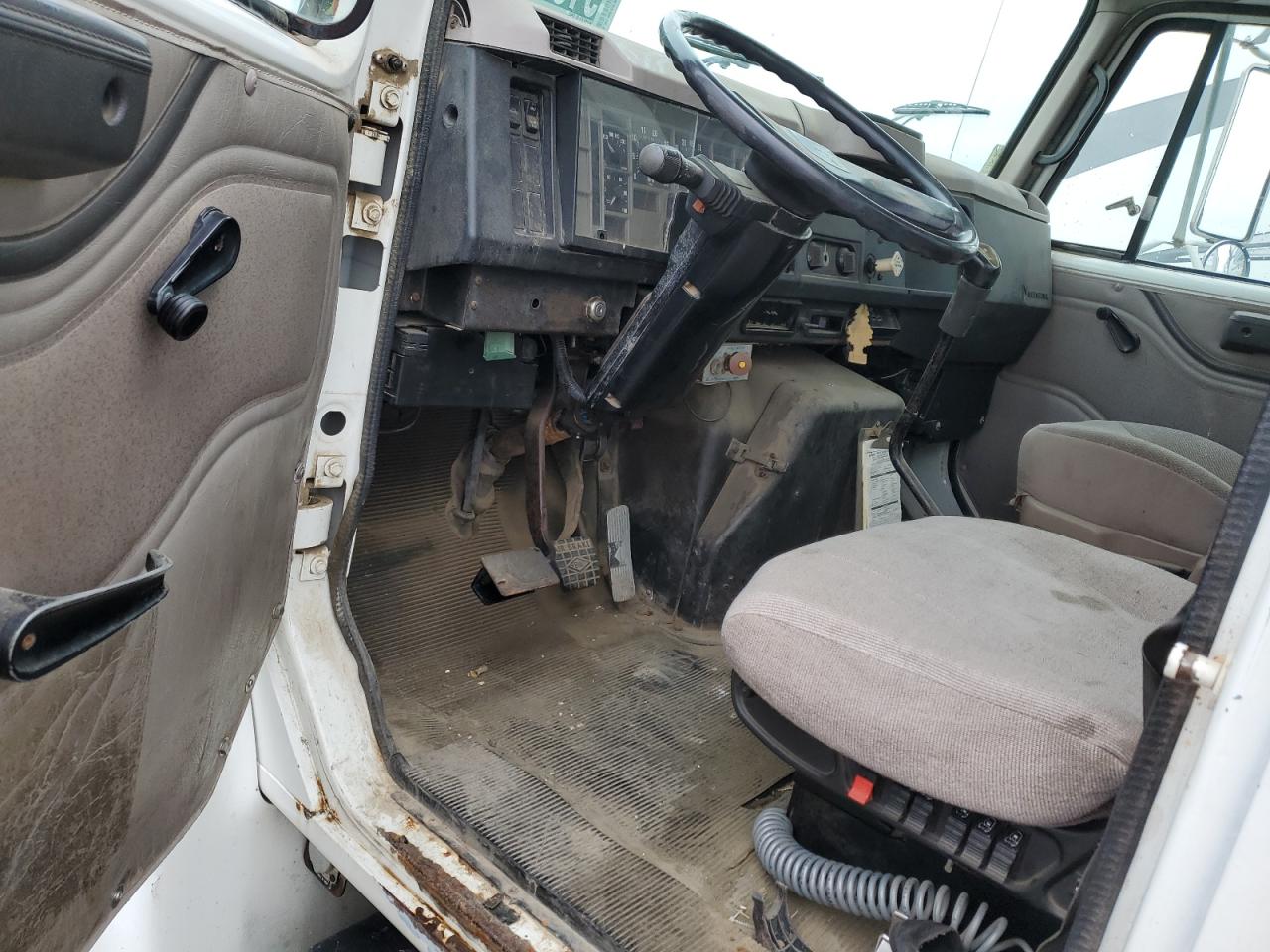 1997 International 4900 Flatbed Truck VIN: 1HTSDAAN8VH490812 Lot: 91855685