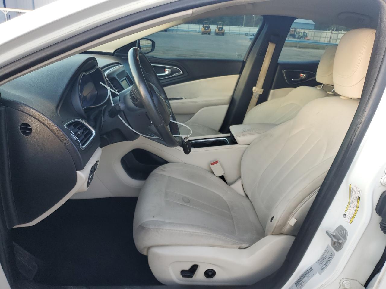 2015 Chrysler 200 Limited VIN: 1C3CCCAB8FN564307 Lot: 92680285