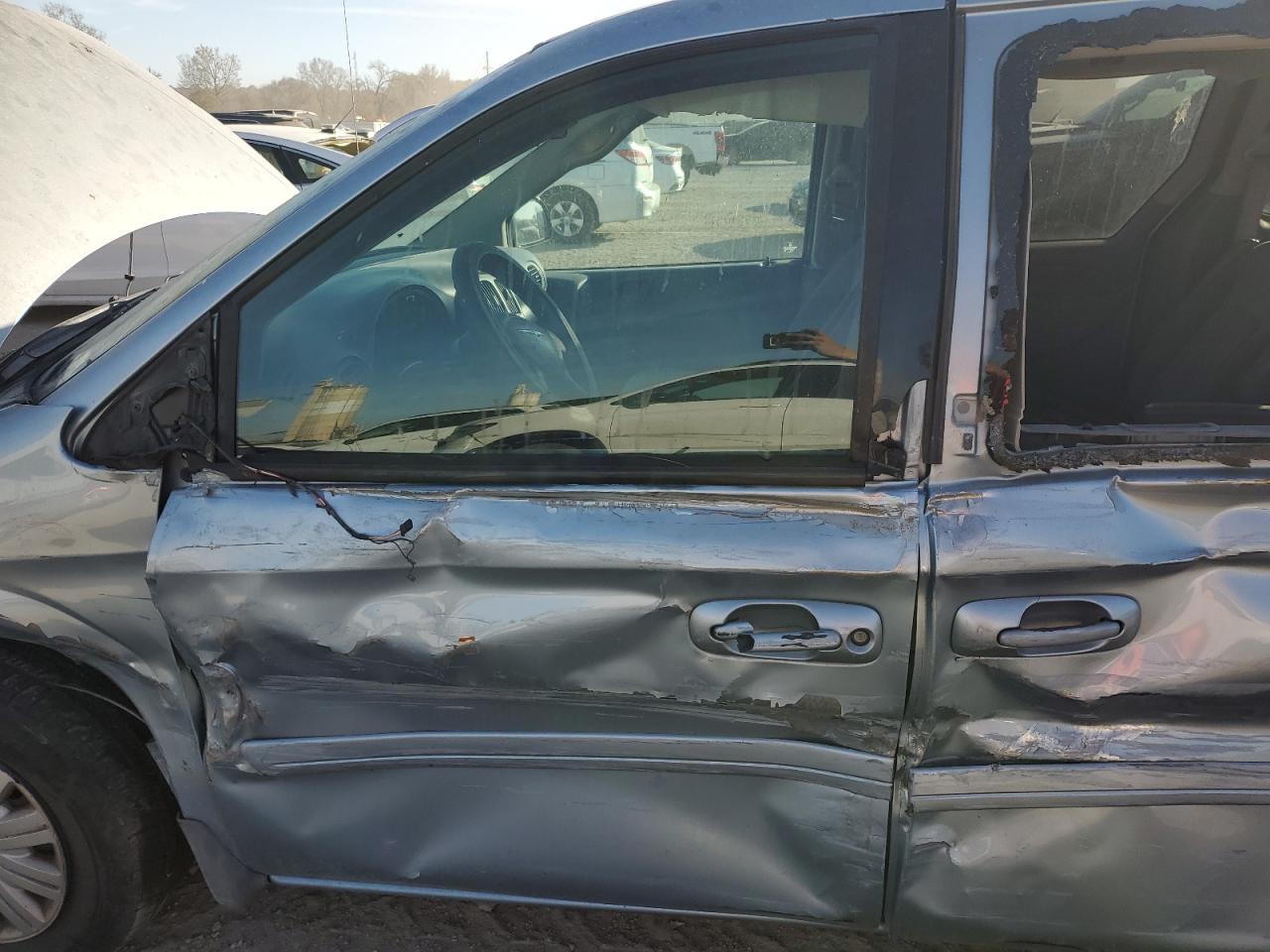 2005 Chrysler Town & Country Lx VIN: 2C4GP44R45R592929 Lot: 92272585