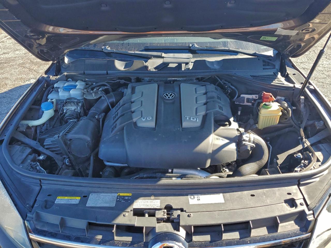 2014 Volkswagen Touareg V6 Tdi VIN: WVGEP9BP4ED004709 Lot: 94182655