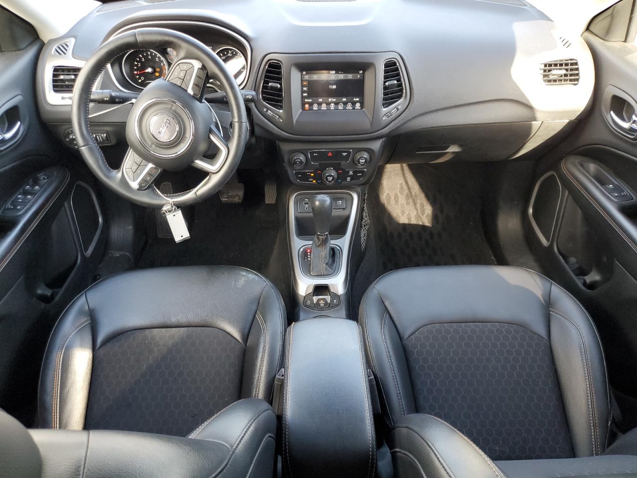 2018 Jeep Compass Latitude VIN: 3C4NJCBB2JT301795 Lot: 91712555