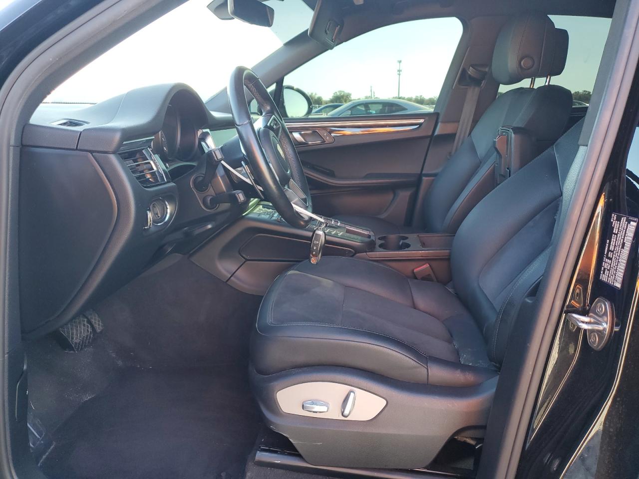 2019 Porsche Macan VIN: WP1AA2A55KLB03342 Lot: 93757295