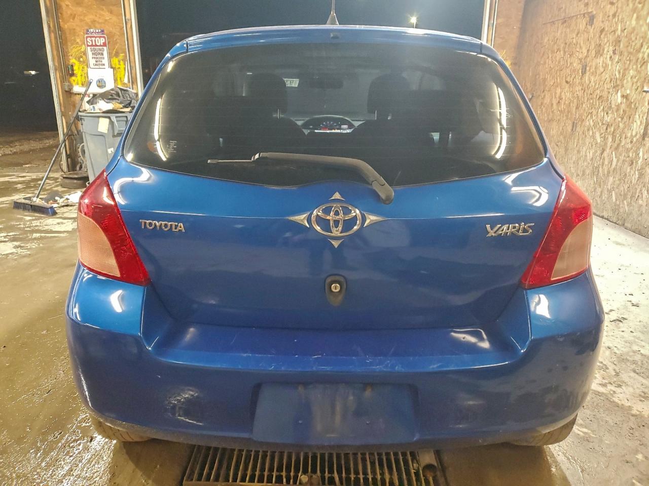 2008 Toyota Yaris VIN: JTDJT923985188703 Lot: 93898955