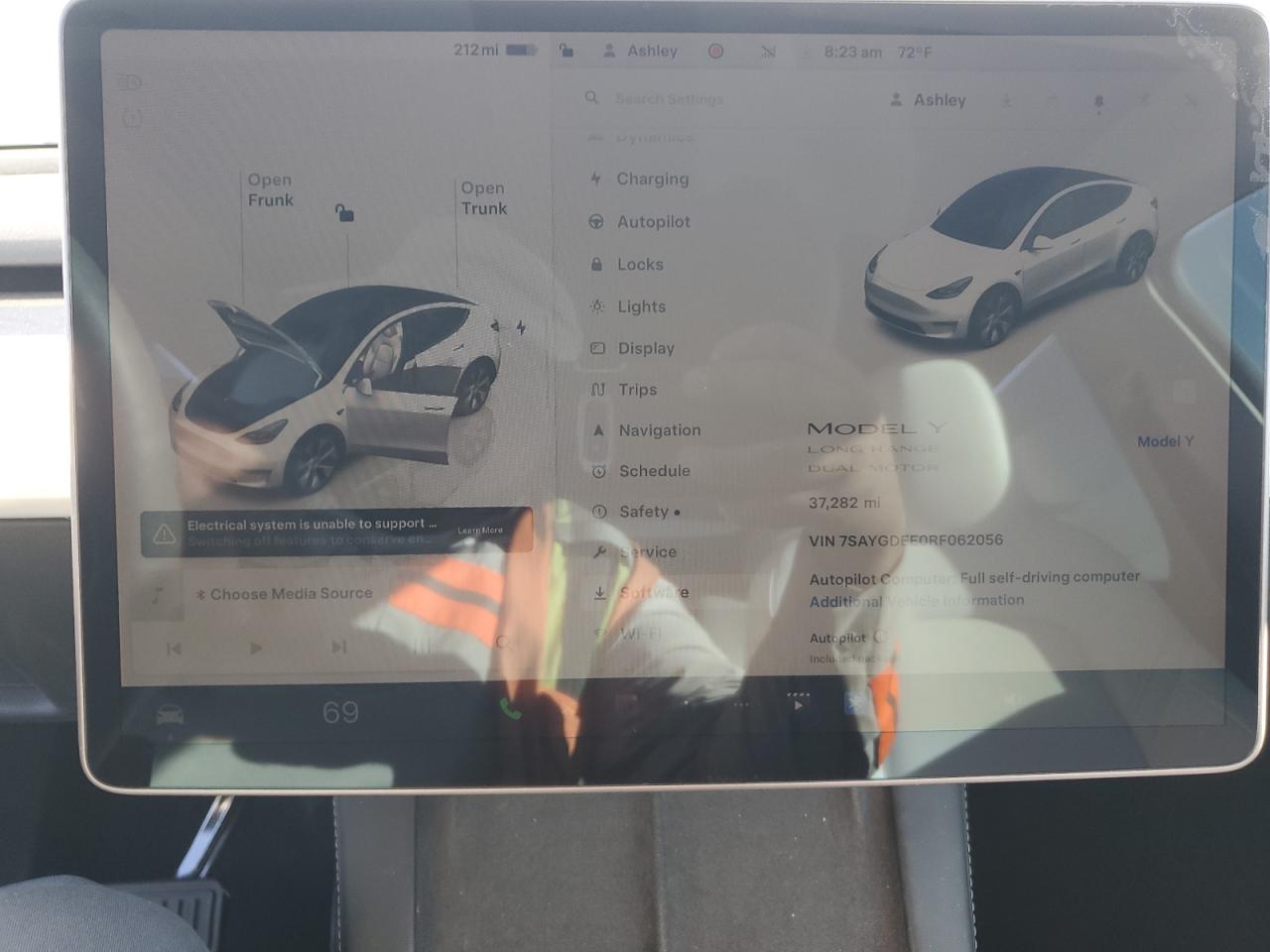 2024 Tesla Model Y VIN: 7SAYGDEE0RF062056 Lot: 90969225