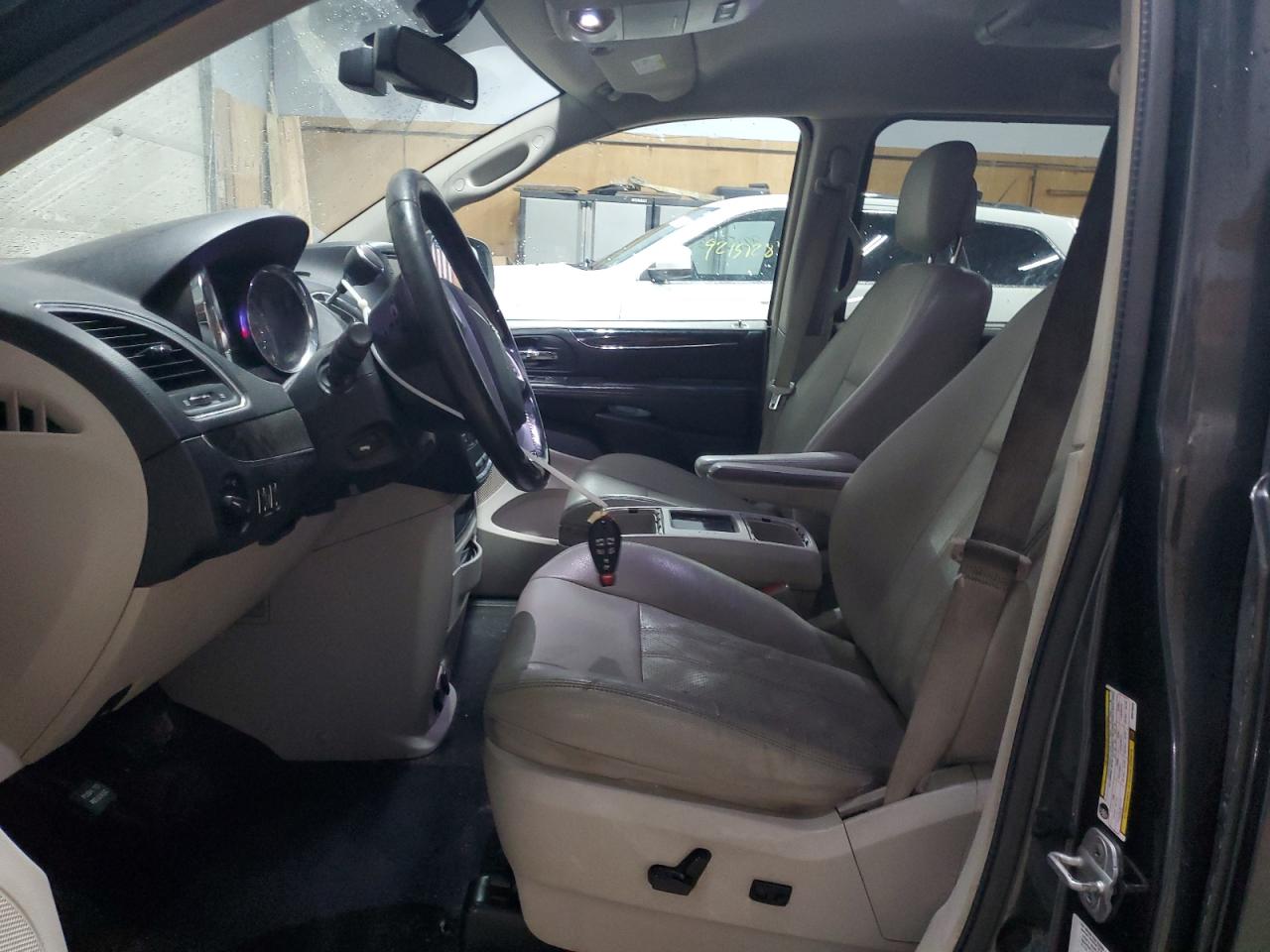 2011 Chrysler Town & Country Touring L VIN: 2A4RR8DG1BR676835 Lot: 92665035