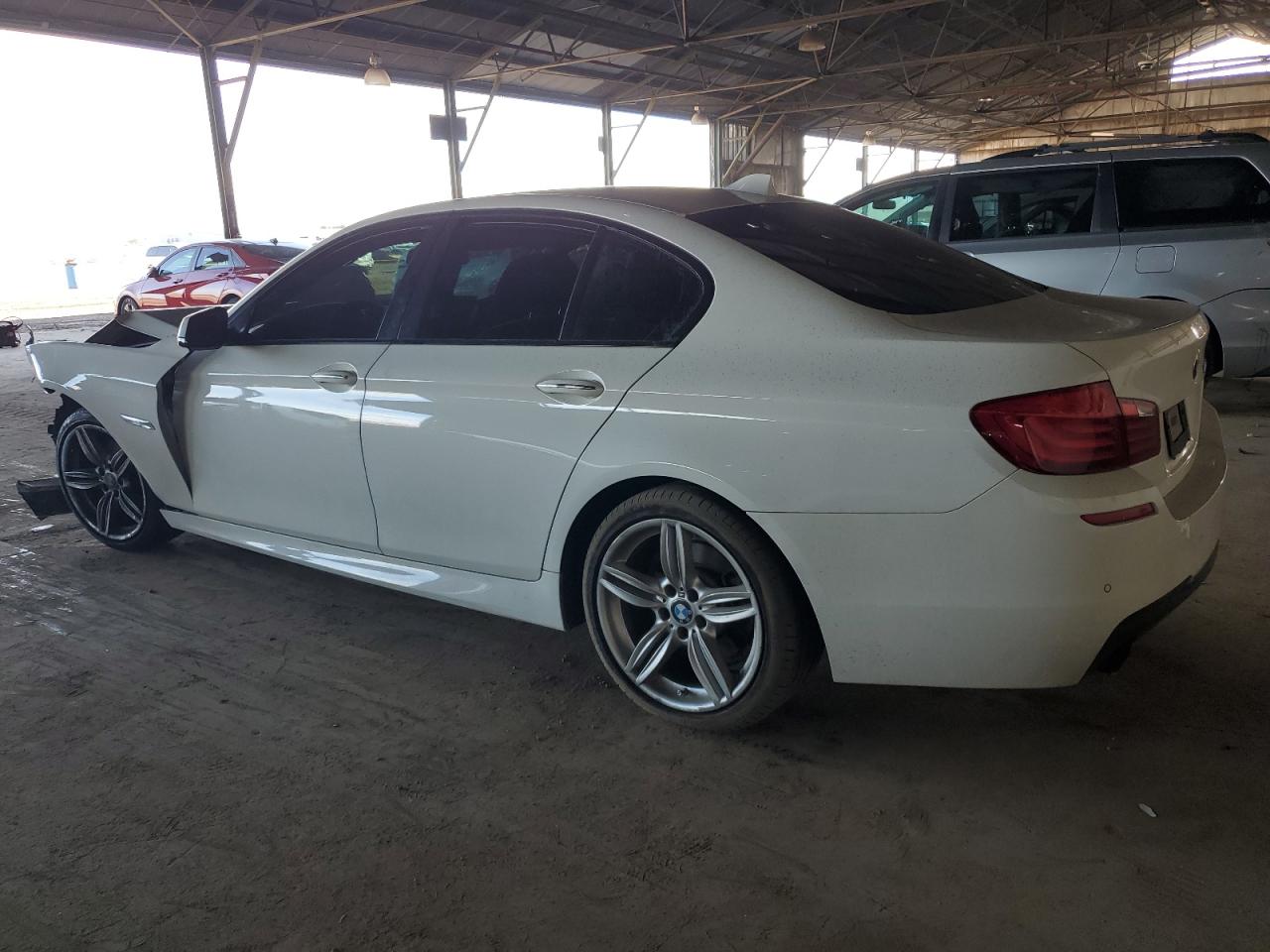 Фото: WBAFR7C57DC824966