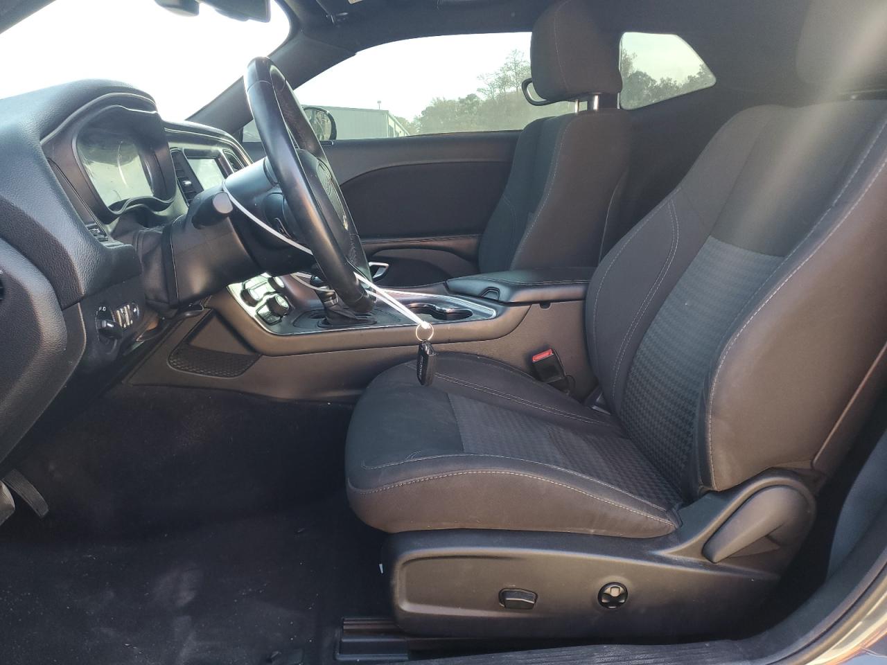 2017 Dodge Challenger Sxt VIN: 2C3CDZAGXHH539304 Lot: 92456335