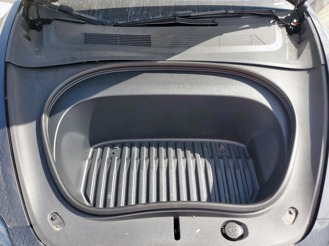 2025 Tesla Model 3 VIN: 5YJ3E1EAXSF995686 Lot: 92867735