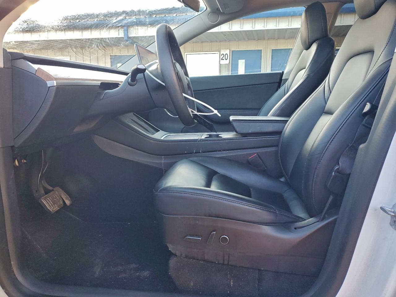 2022 Tesla Model Y VIN: 7SAYGDEE1NF321454 Lot: 93972555