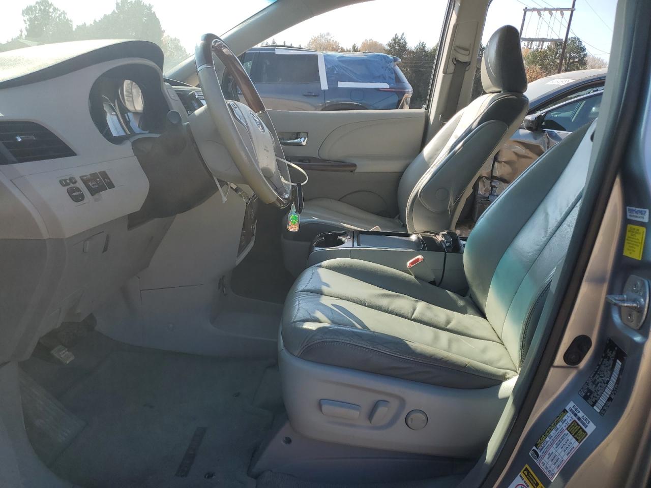 2011 Toyota Sienna Xle VIN: 5TDDK3DC5BS007656 Lot: 93245175