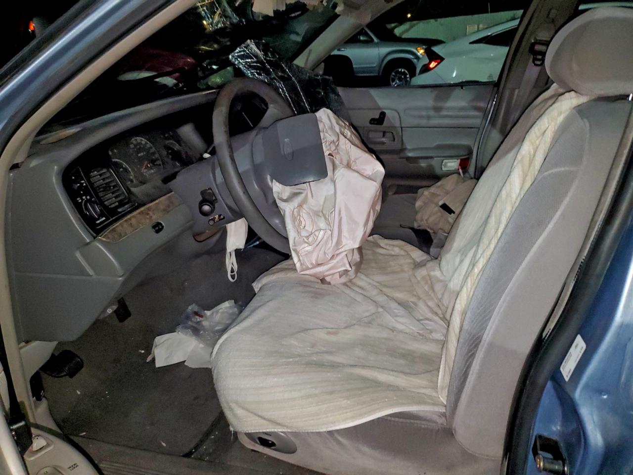 1998 Ford Crown Victoria Lx VIN: 2FAFP74W5WX117442 Lot: 94384635