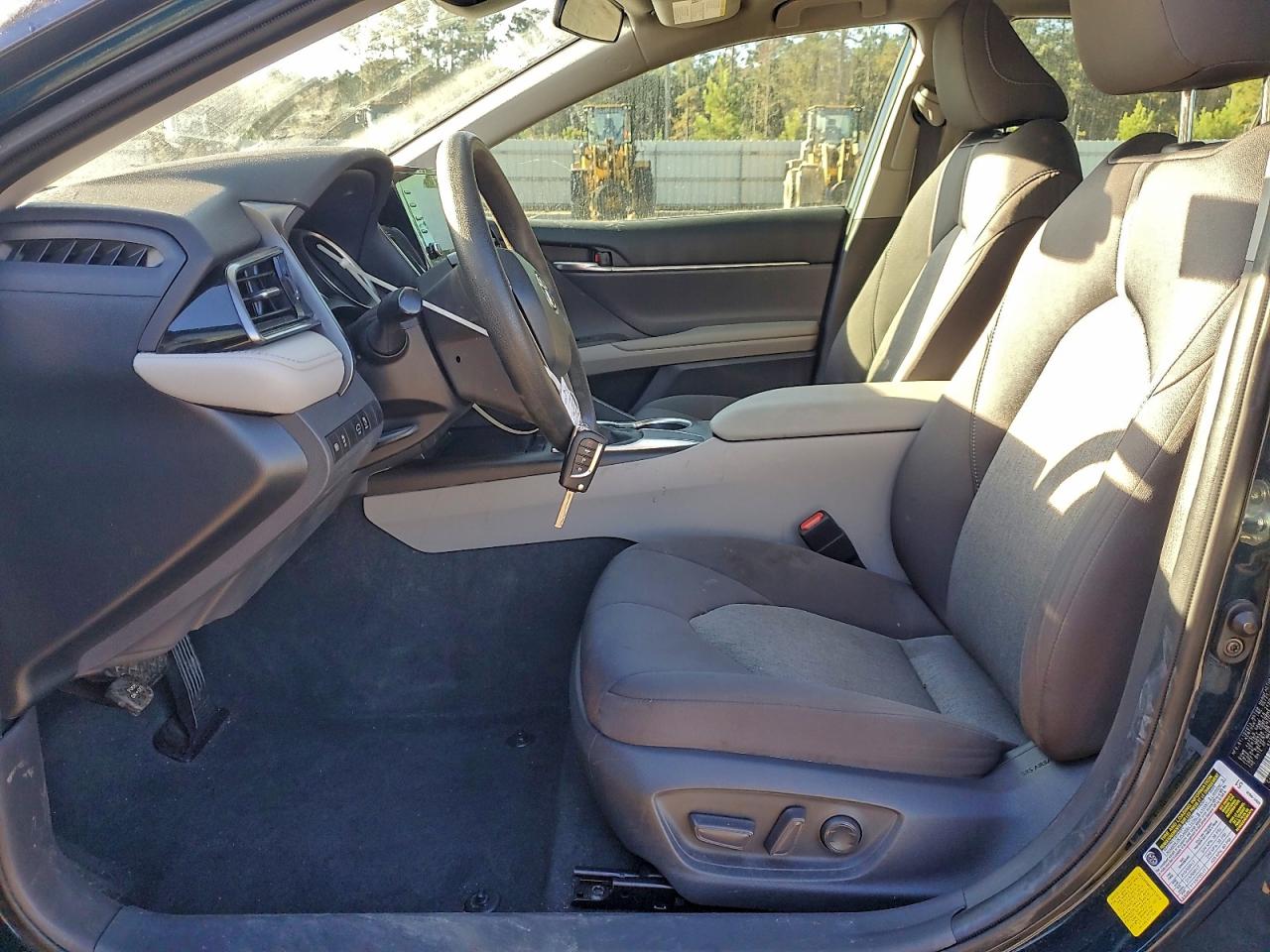 2021 Toyota Camry Le VIN: 4T1C11AK6MU585595 Lot: 93844585