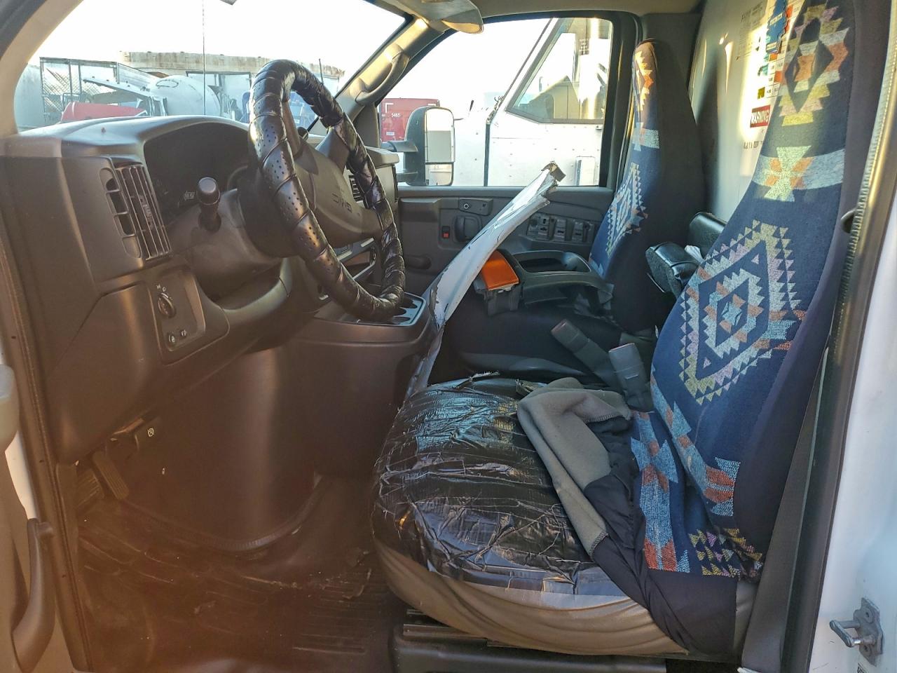 2005 GMC Savana Cutaway G3500 VIN: 1GDJG31V351905812 Lot: 93440275