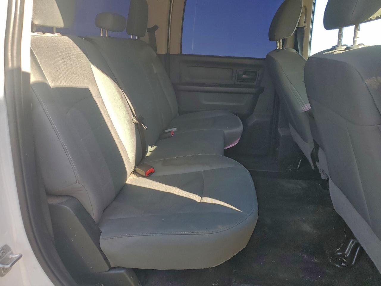 2018 Ram 1500 St VIN: 3C6RR6KT2JG137582 Lot: 94038915