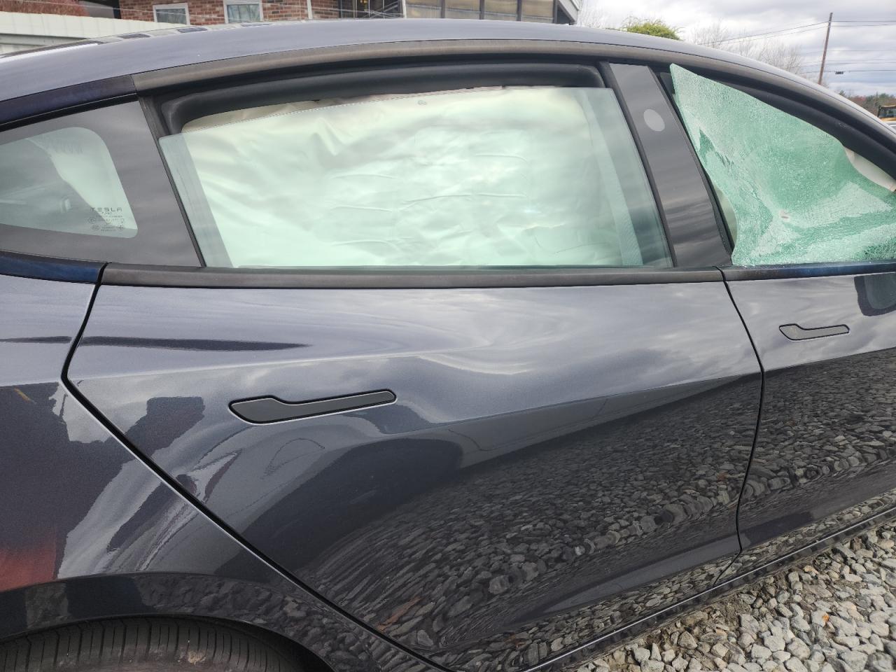 2025 Tesla Model 3 VIN: 5YJ3E1EBXSF023921 Lot: 92393095