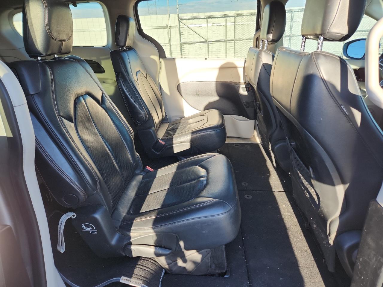 2018 Chrysler Pacifica Touring L VIN: 2C4RC1BG9JR186126 Lot: 82695015